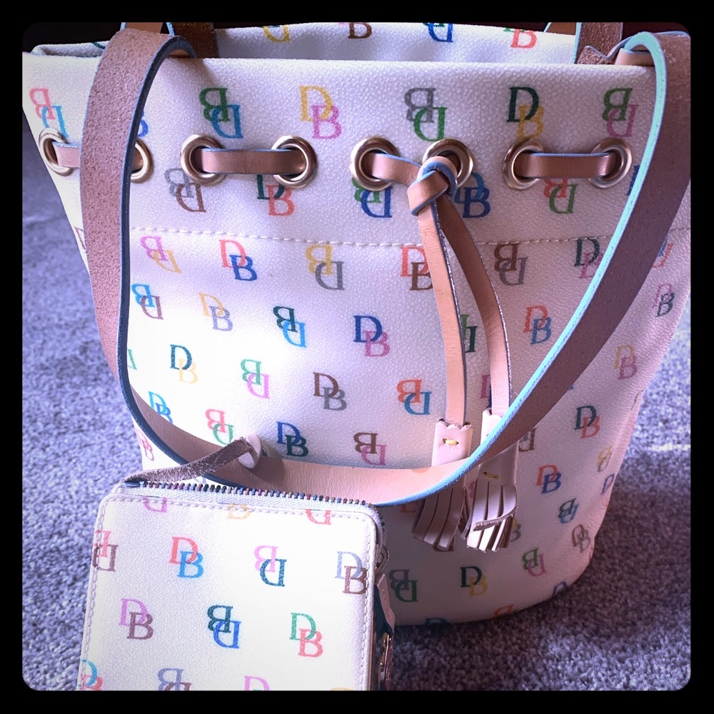 dooney and bourke emblem bag